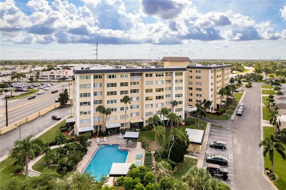 8950 PARK BOULEVARD #702 Seminole, FL 33777