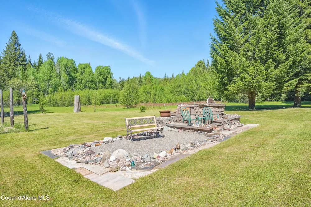 670 Sunset Road Athol, ID 83801