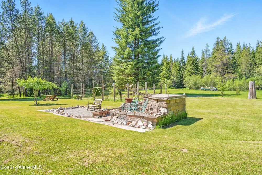 670 Sunset Road Athol, ID 83801