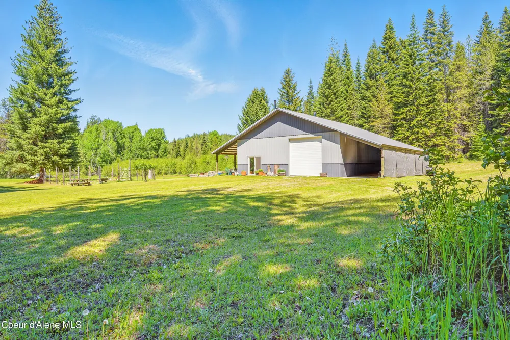 670 Sunset Road Athol, ID 83801