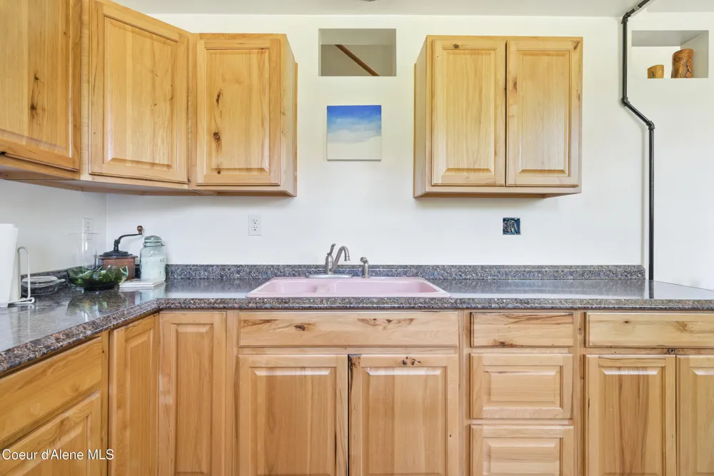 670 Sunset Road Athol, ID 83801