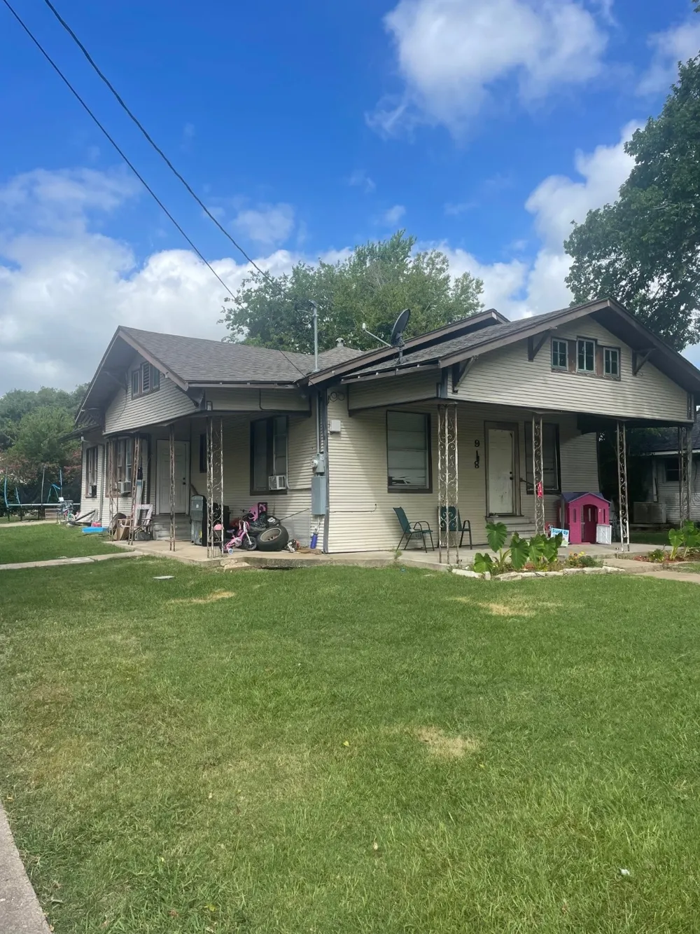 918 W Angeline Street Groesbeck, TX 76642