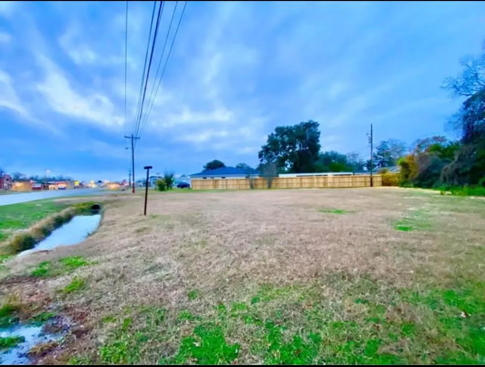 North Main Liberty, TX 77575