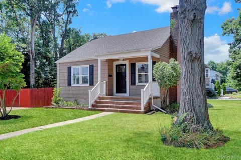20 Whitman Avenue