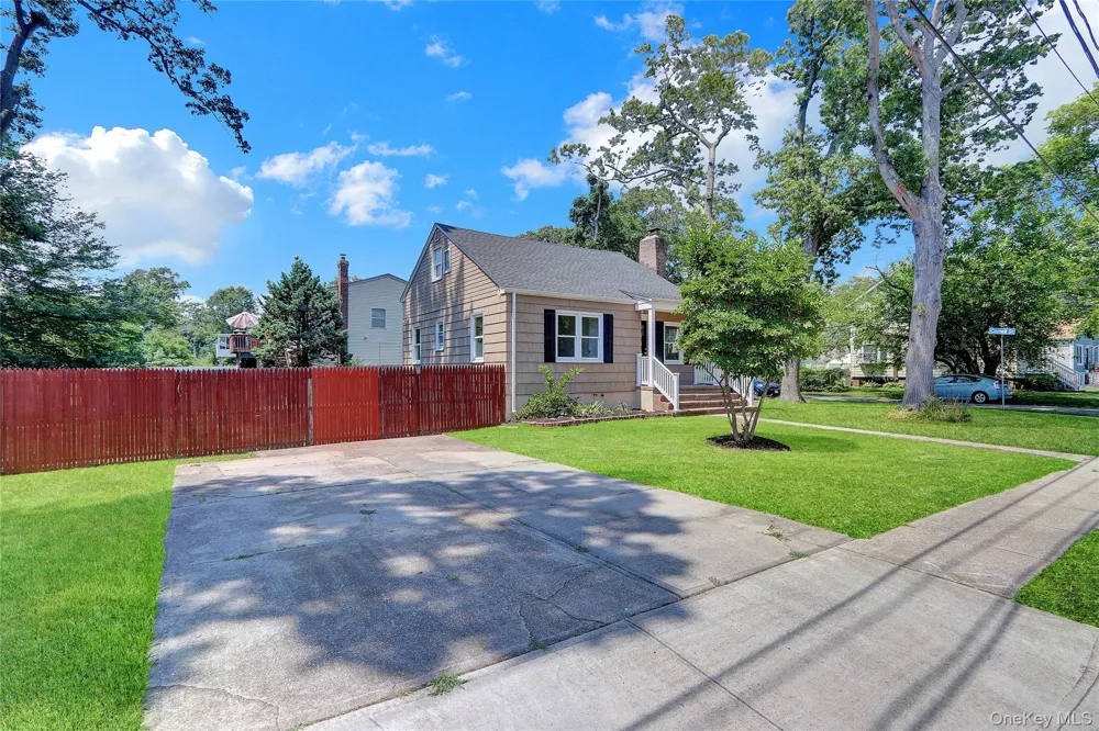 20 Whitman Avenue Islip, NY 11751
