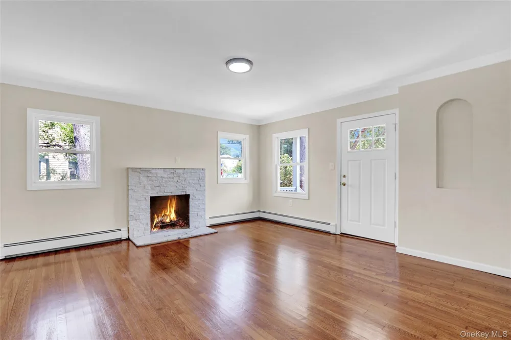 20 Whitman Avenue Islip, NY 11751
