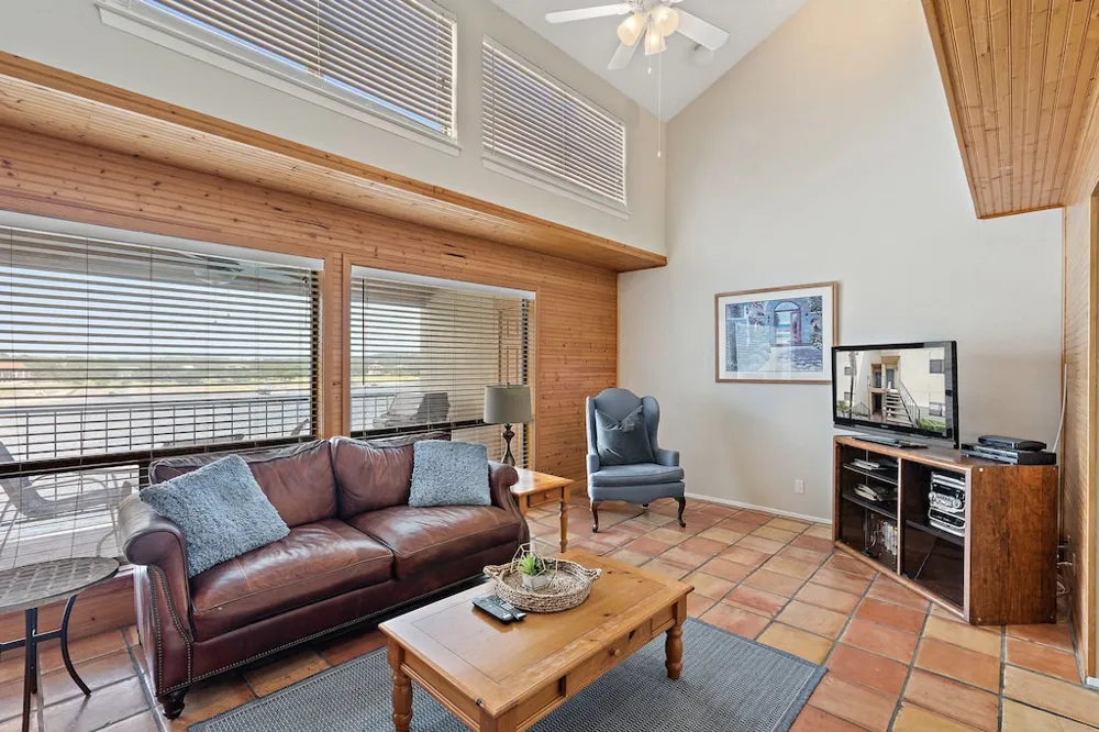 1601 Judy Lynn Drive #207 Spicewood, TX 78669