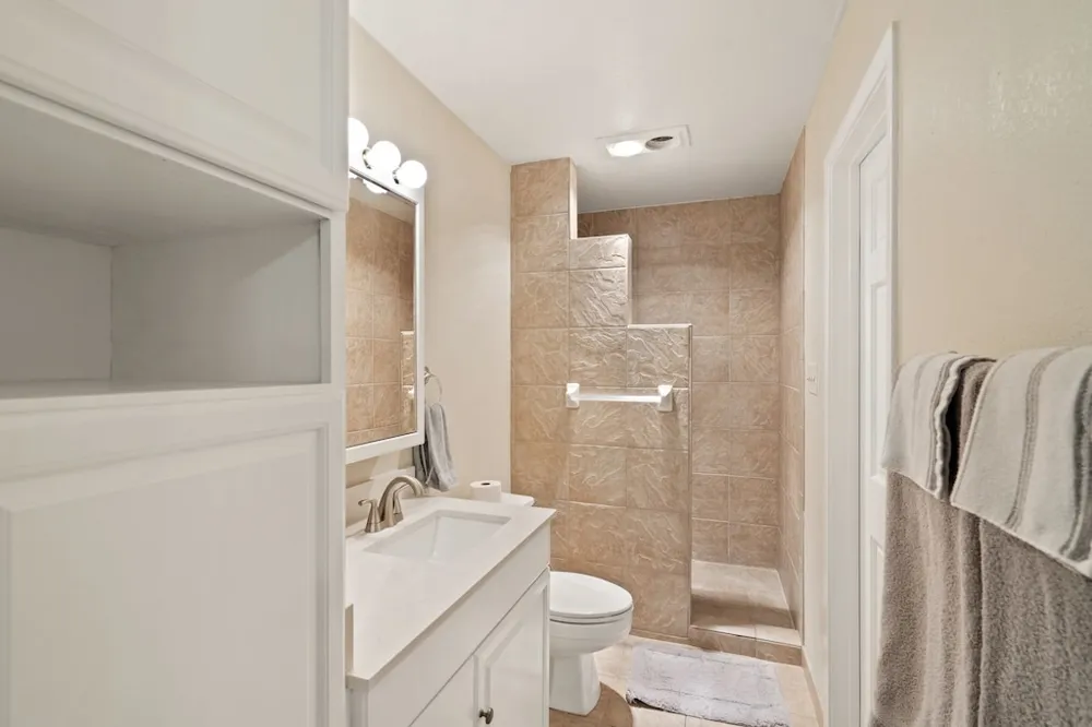 1601 Judy Lynn Drive #207 Spicewood, TX 78669