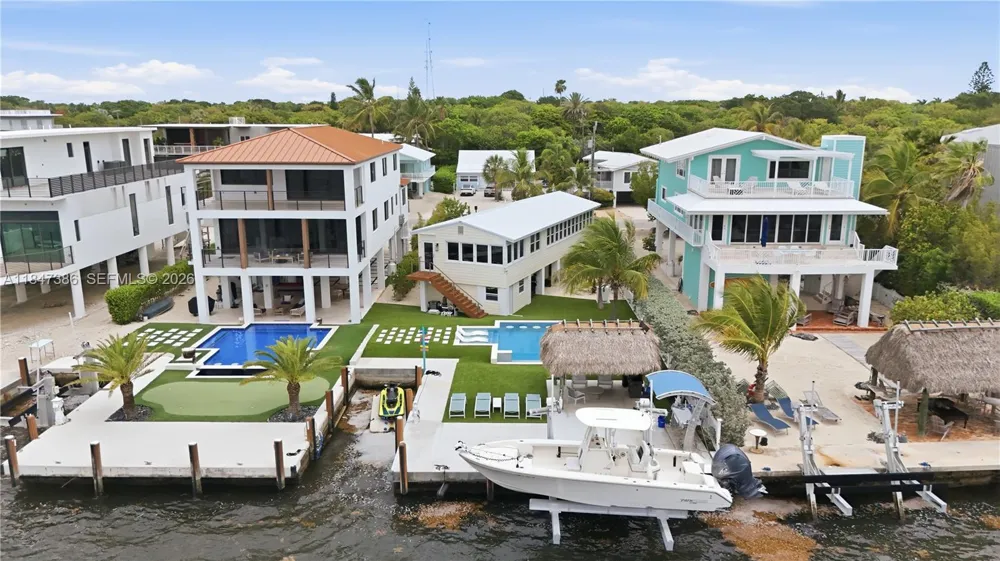235 Tavernier Dr Key Largo, FL 33070
