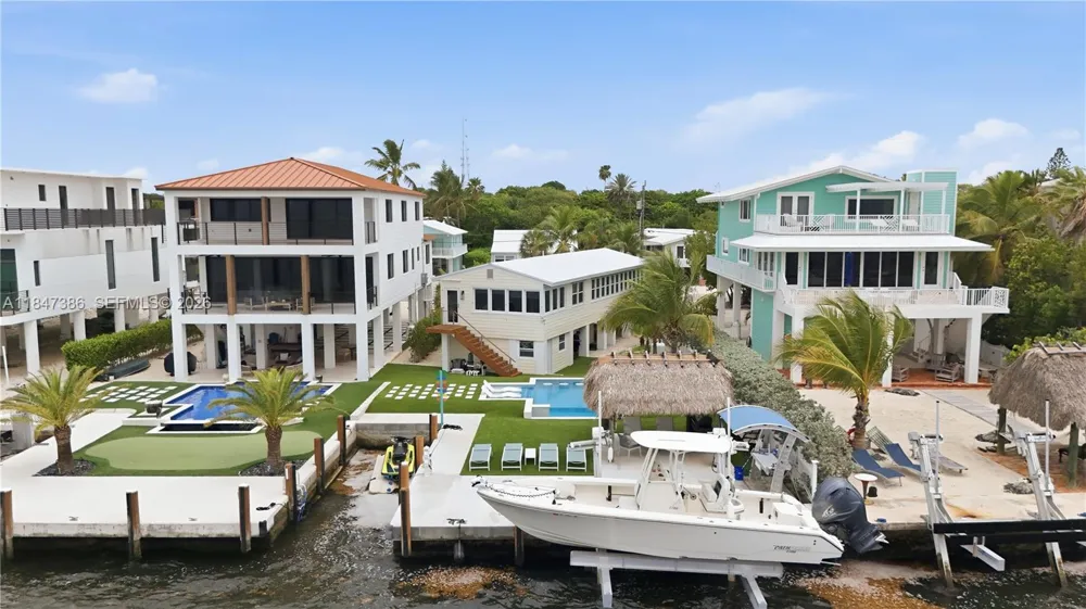 235 Tavernier Dr Key Largo, FL 33070