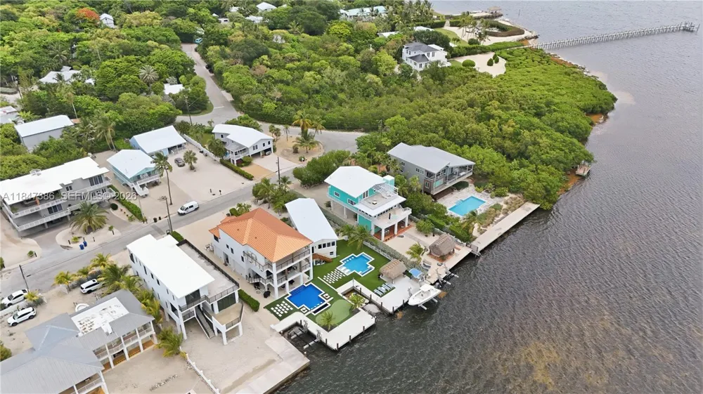 235 Tavernier Dr Key Largo, FL 33070