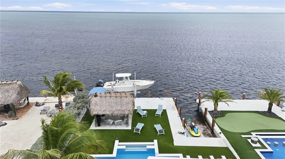 235 Tavernier Dr Key Largo, FL 33070