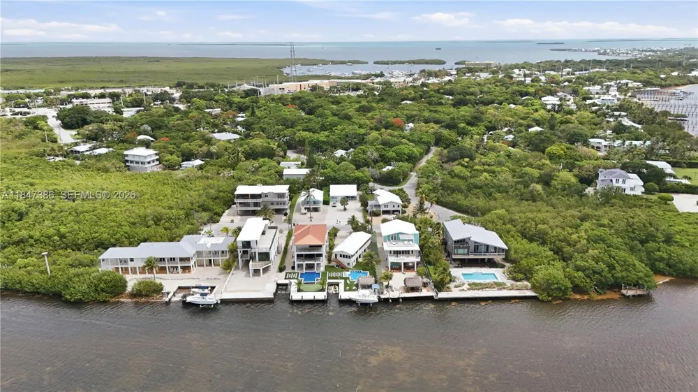 235 Tavernier Dr Key Largo, FL 33070