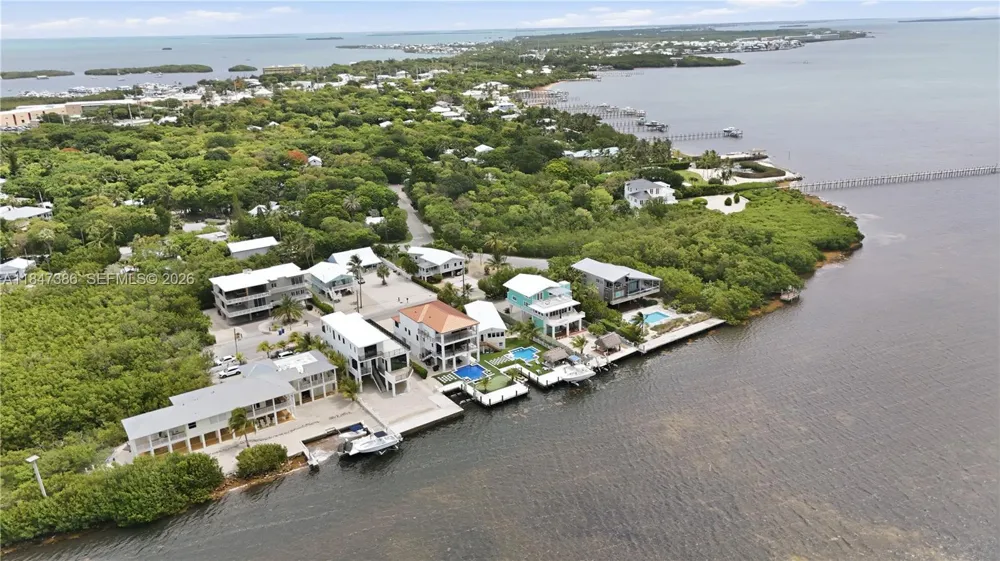 235 Tavernier Dr Key Largo, FL 33070