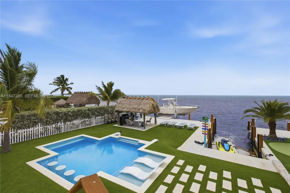 235 Tavernier Dr Key Largo, FL 33070