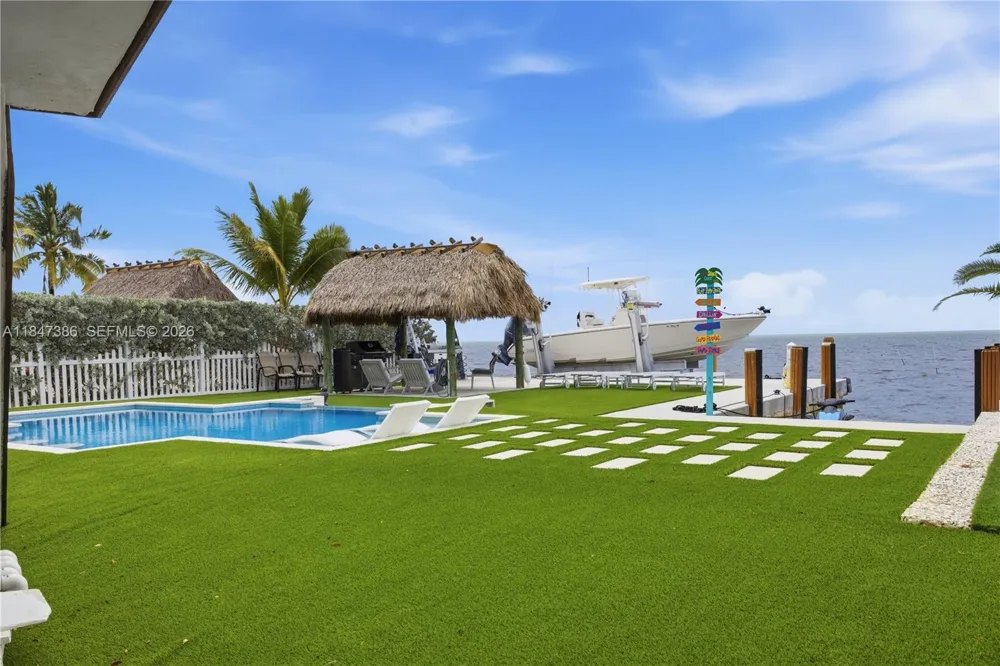 235 Tavernier Dr Key Largo, FL 33070