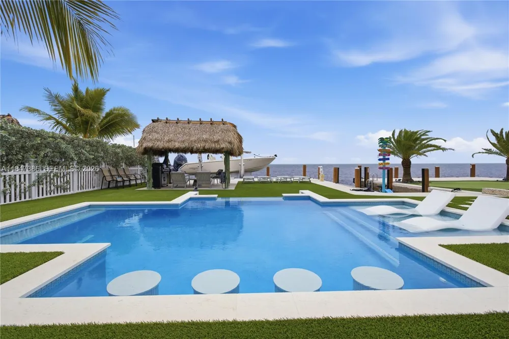 235 Tavernier Dr Key Largo, FL 33070