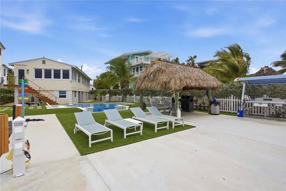 235 Tavernier Dr Key Largo, FL 33070