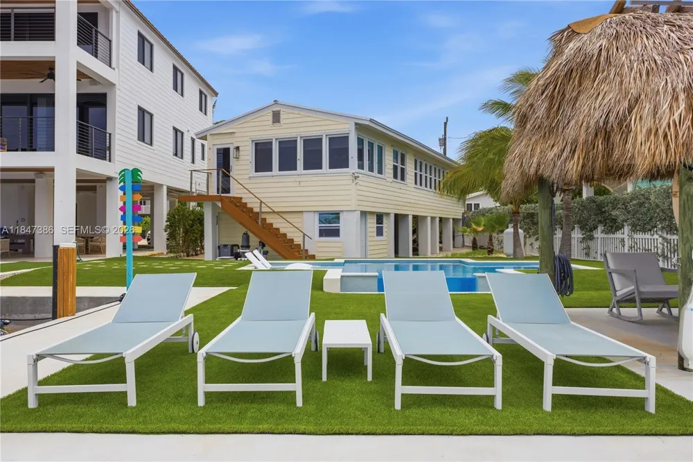 235 Tavernier Dr Key Largo, FL 33070