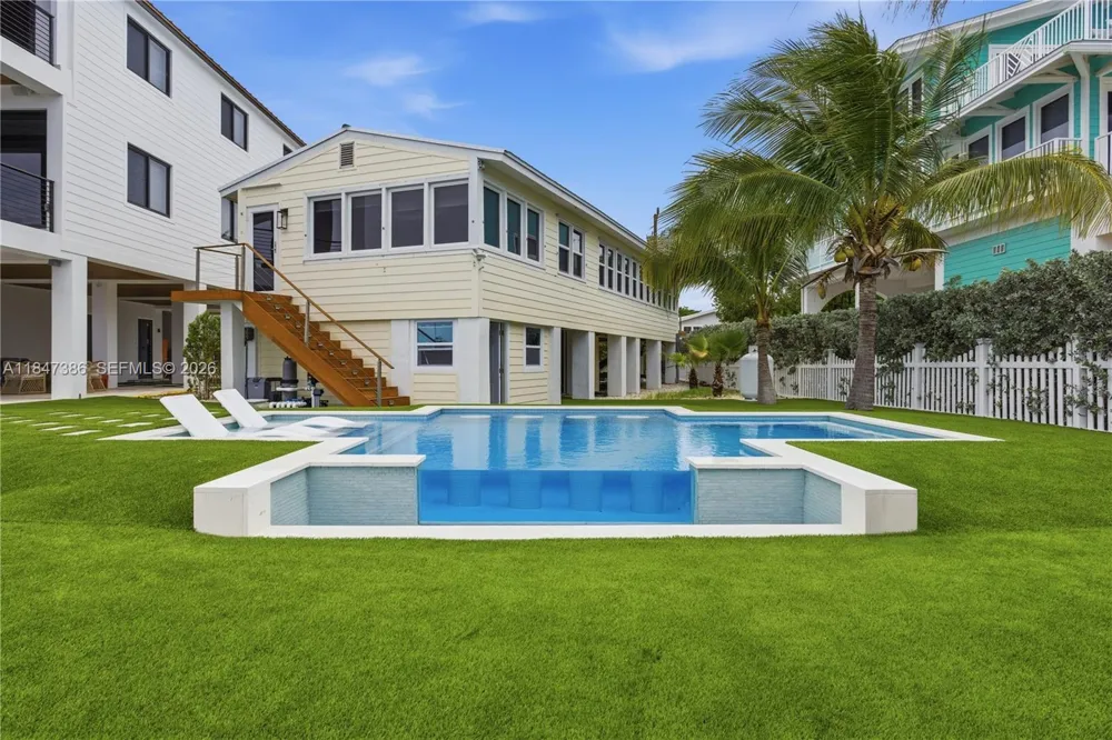 235 Tavernier Dr Key Largo, FL 33070