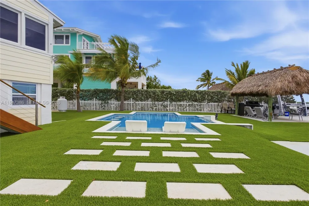 235 Tavernier Dr Key Largo, FL 33070