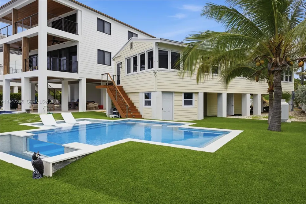 235 Tavernier Dr Key Largo, FL 33070