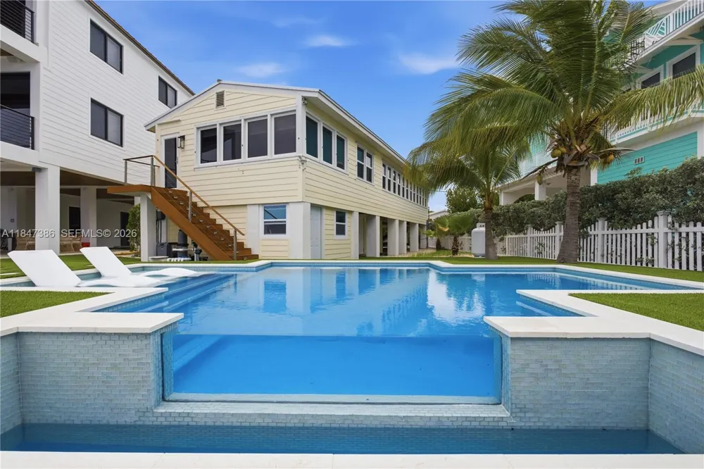 235 Tavernier Dr Key Largo, FL 33070