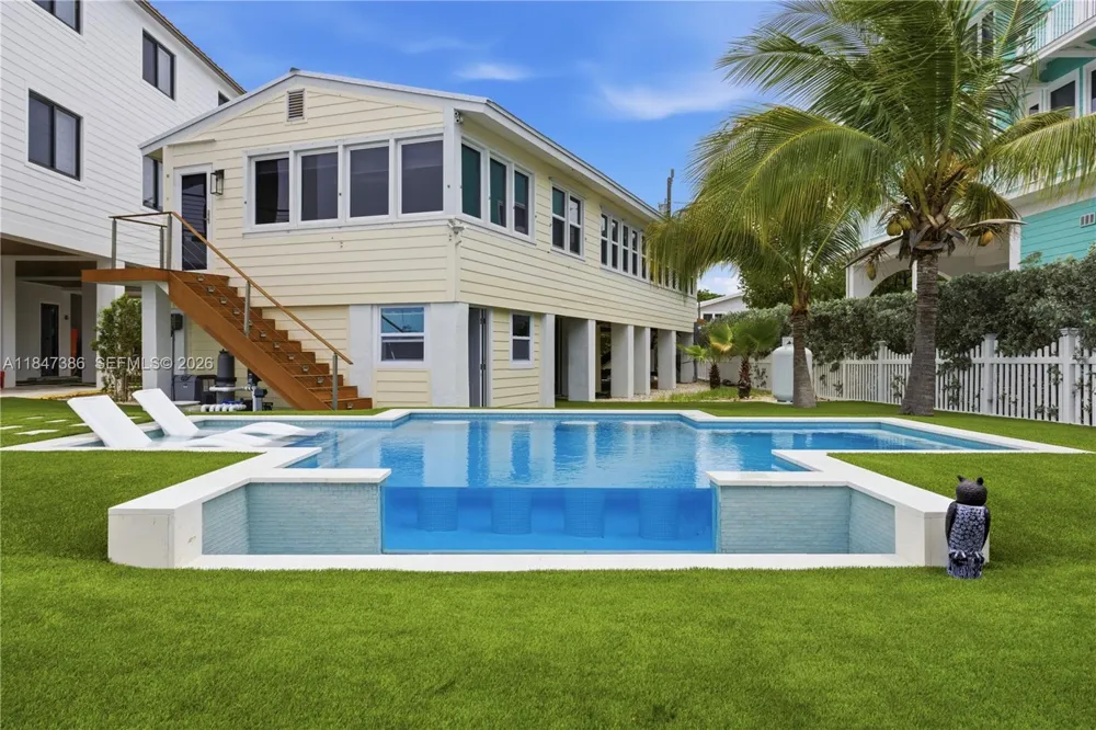 235 Tavernier Dr Key Largo, FL 33070