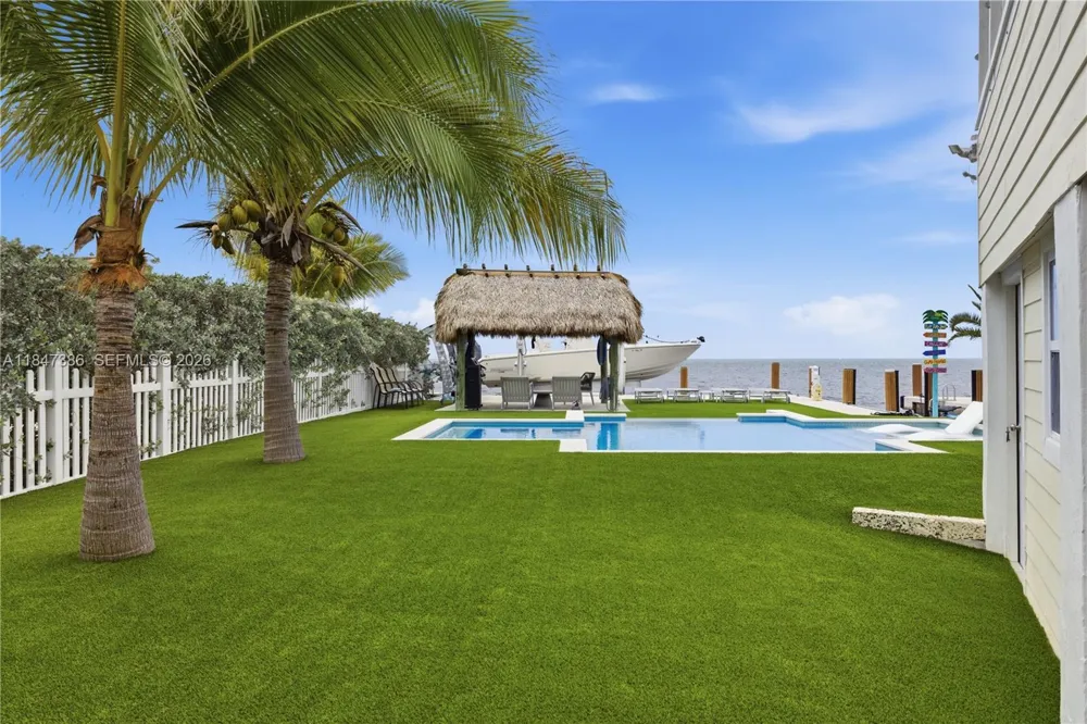 235 Tavernier Dr Key Largo, FL 33070