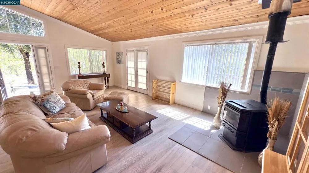5935 Sunrise Ct Lower Lake, CA 95457