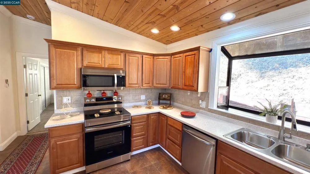5935 Sunrise Ct Lower Lake, CA 95457