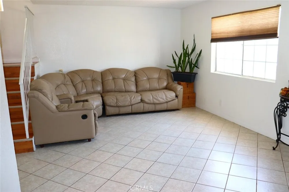 5009 E Avenue R11 Palmdale, CA 93552
