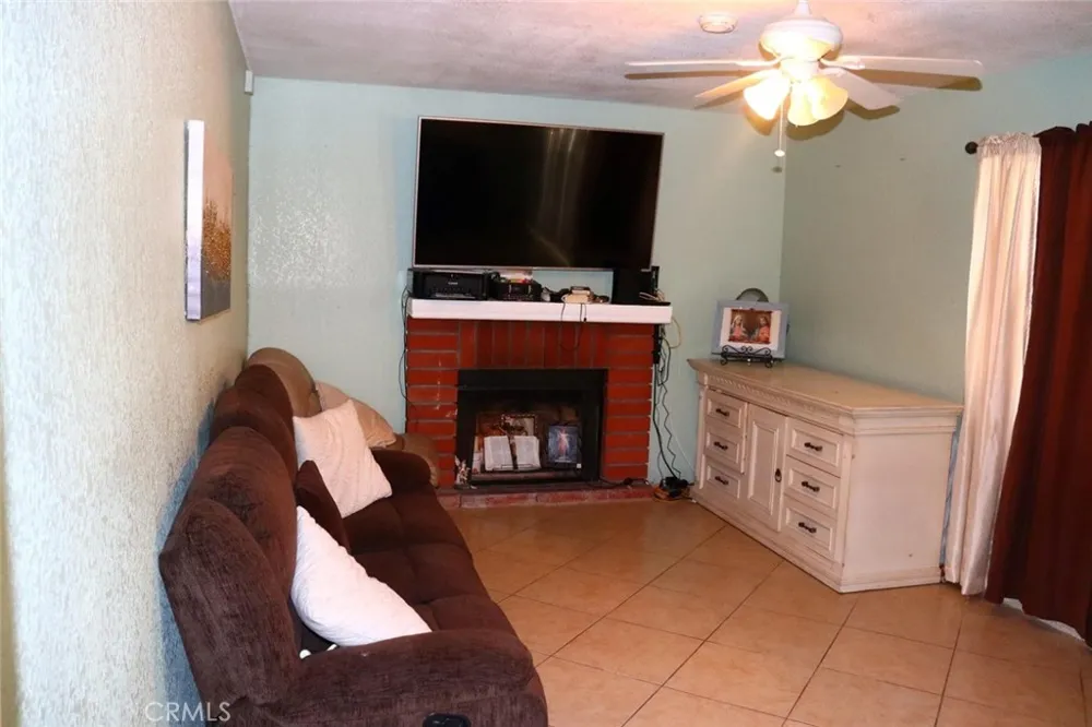 5009 E Avenue R11 Palmdale, CA 93552
