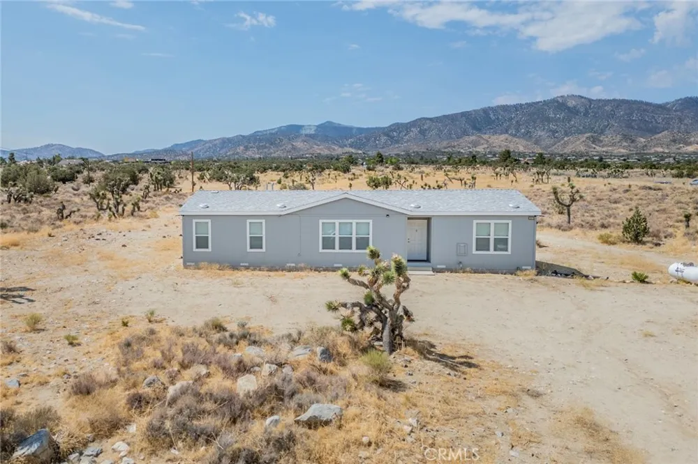 1573 Smoke Tree Road Pinon Hills, CA 92372
