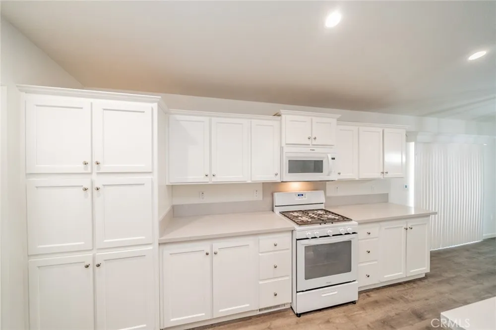 1573 Smoke Tree Road Pinon Hills, CA 92372