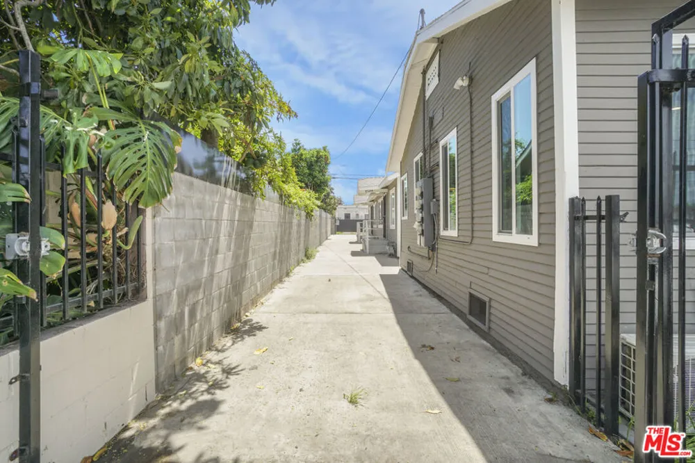 1256 Exposition Boulevard Los Angeles, CA 90007