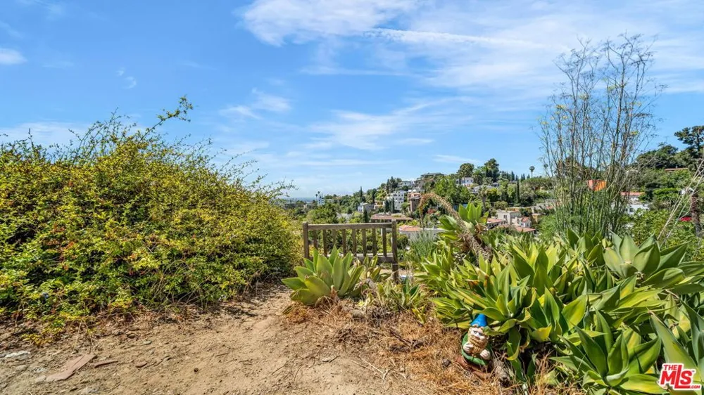 2172 Broadview Terrace Hollywood Hills, CA 90068