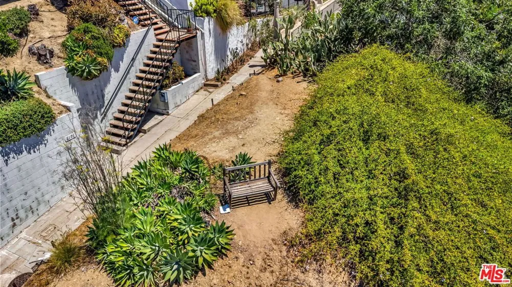 2172 Broadview Terrace Hollywood Hills, CA 90068