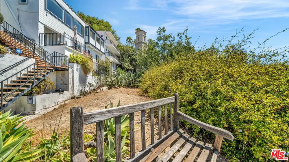 2172 Broadview Terrace Hollywood Hills, CA 90068
