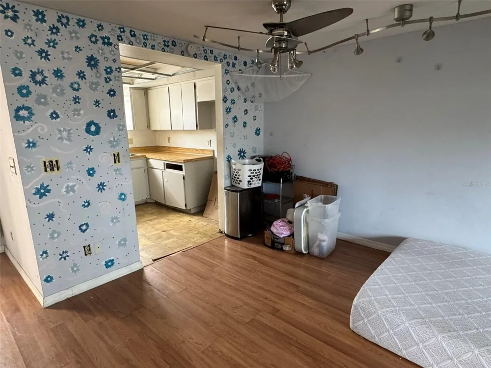 2811 S PINES DRIVE #18 Largo, FL 33771