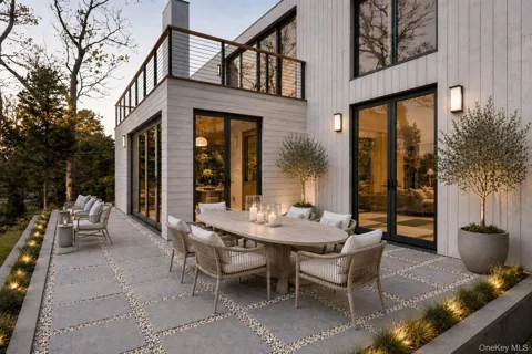 6370 Skunk Lane