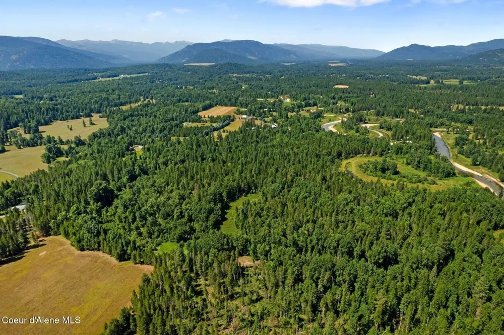 1521 Selkirk Road Sandpoint, ID 83864