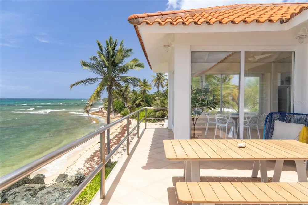 294 BRAVOS DE BOSTON Vieques, PR 00765