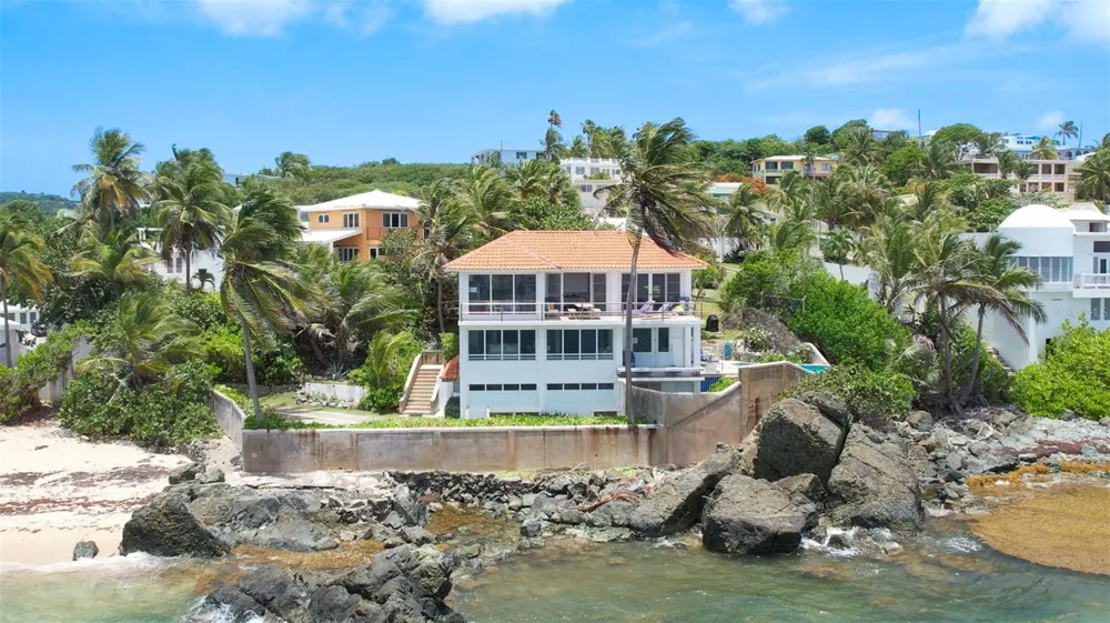 294 BRAVOS DE BOSTON Vieques, PR 00765