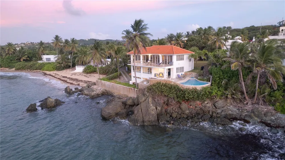 294 BRAVOS DE BOSTON Vieques, PR 00765