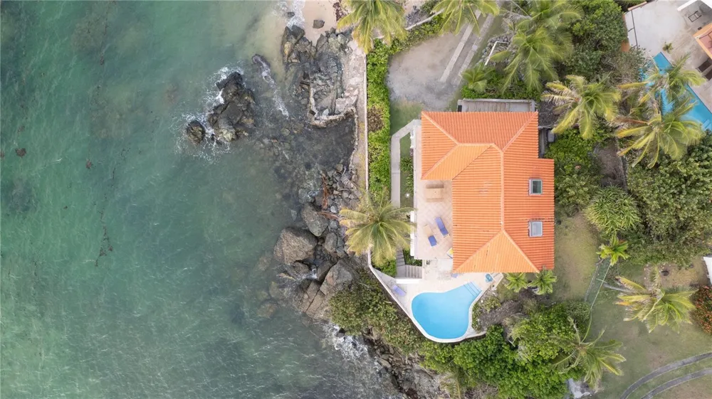 294 BRAVOS DE BOSTON Vieques, PR 00765