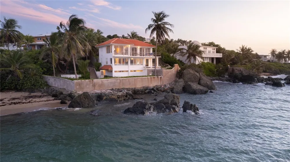 294 BRAVOS DE BOSTON Vieques, PR 00765