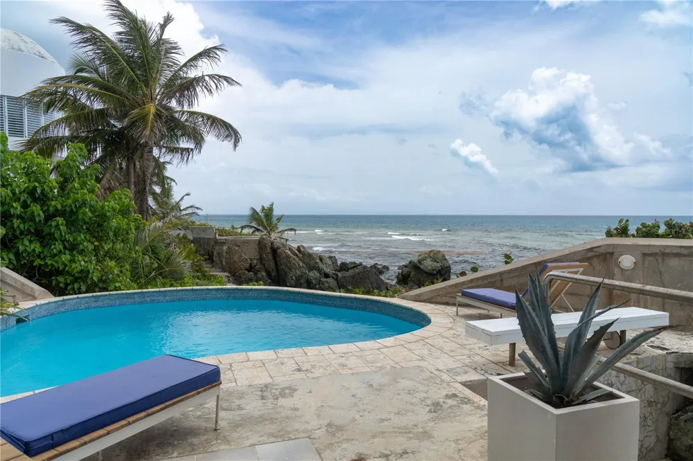 294 BRAVOS DE BOSTON Vieques, PR 00765