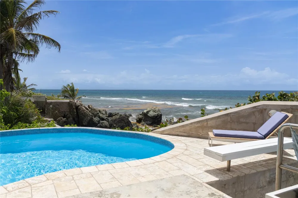 294 BRAVOS DE BOSTON Vieques, PR 00765