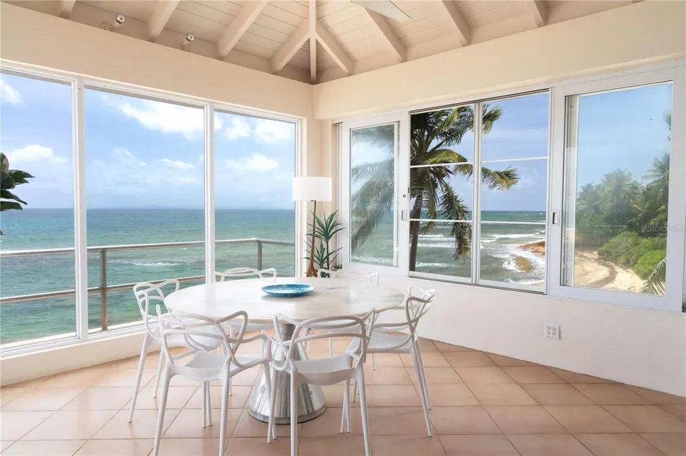 294 BRAVOS DE BOSTON Vieques, PR 00765